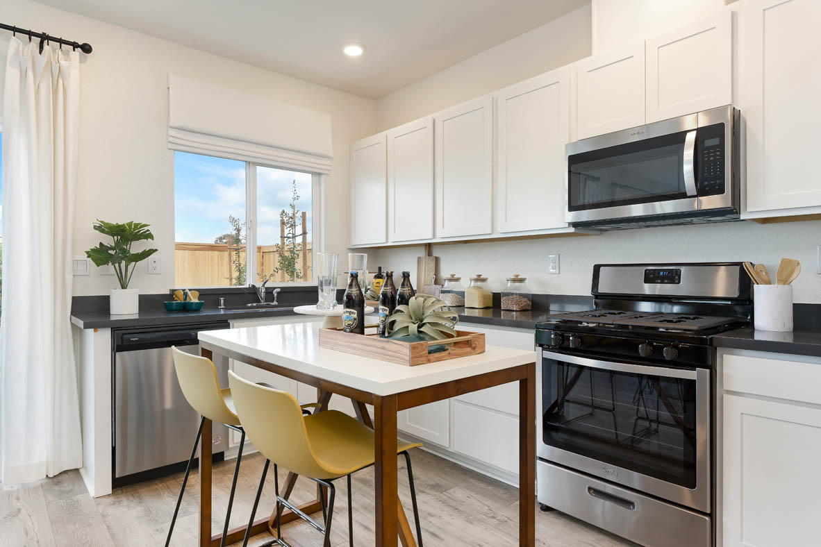 Amber Lynn Estates Plan 1678 Open concept Kitchen