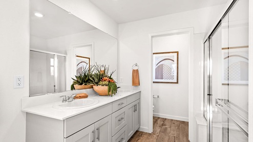 Amber Lynn Estates Plan 1547 Primary Bathroom