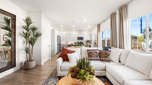 Amber Lynn Estates Plan 1547 Livingroom