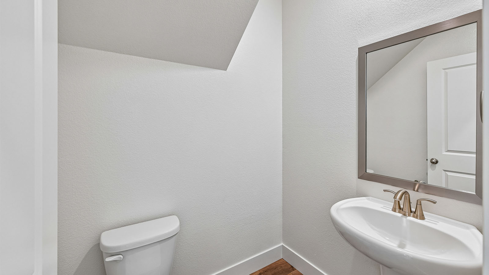 Lucia at Delta Shores Alta Plan 1578 downstairs half bath