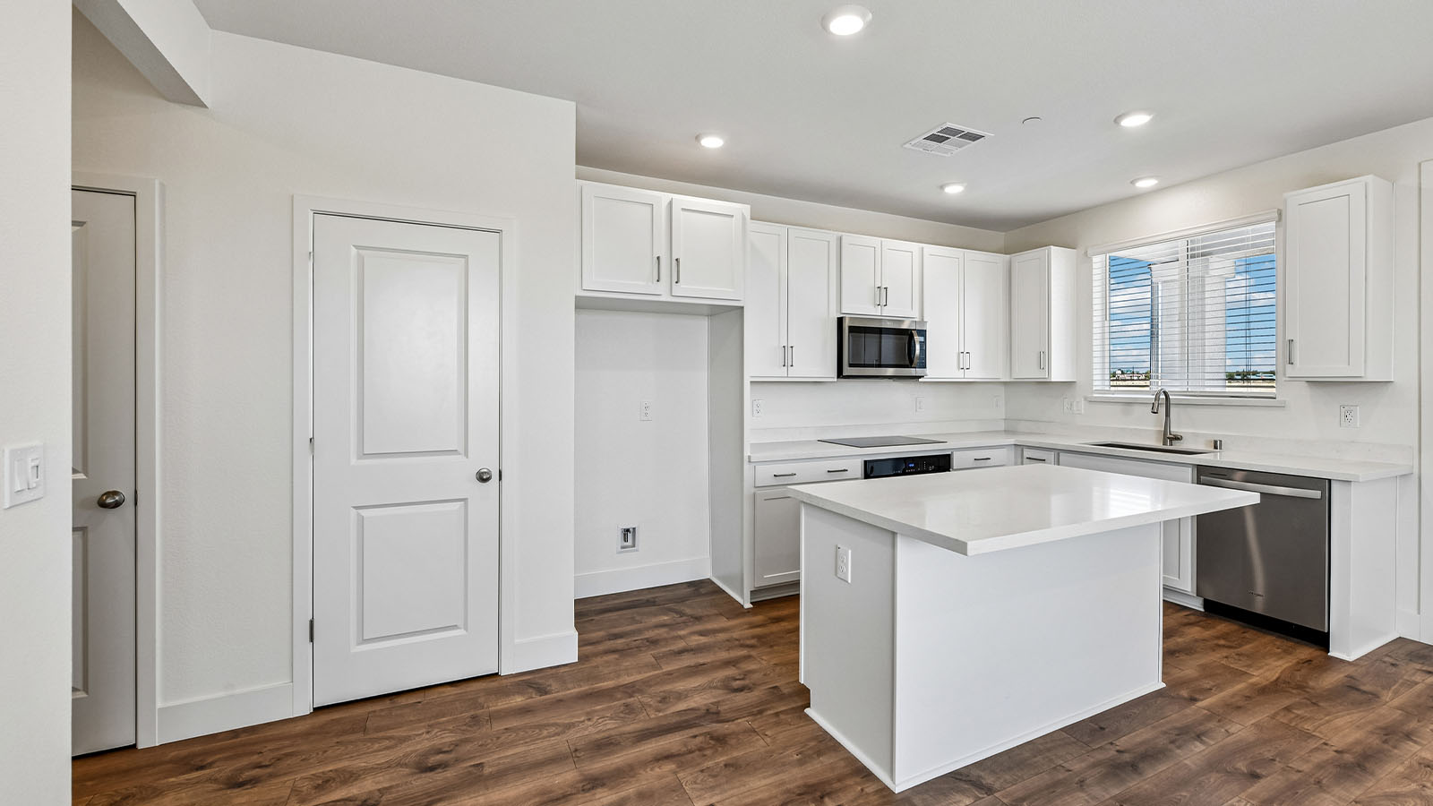 Lucia at Delta Shores Alta Plan 1578 open concept kitchen