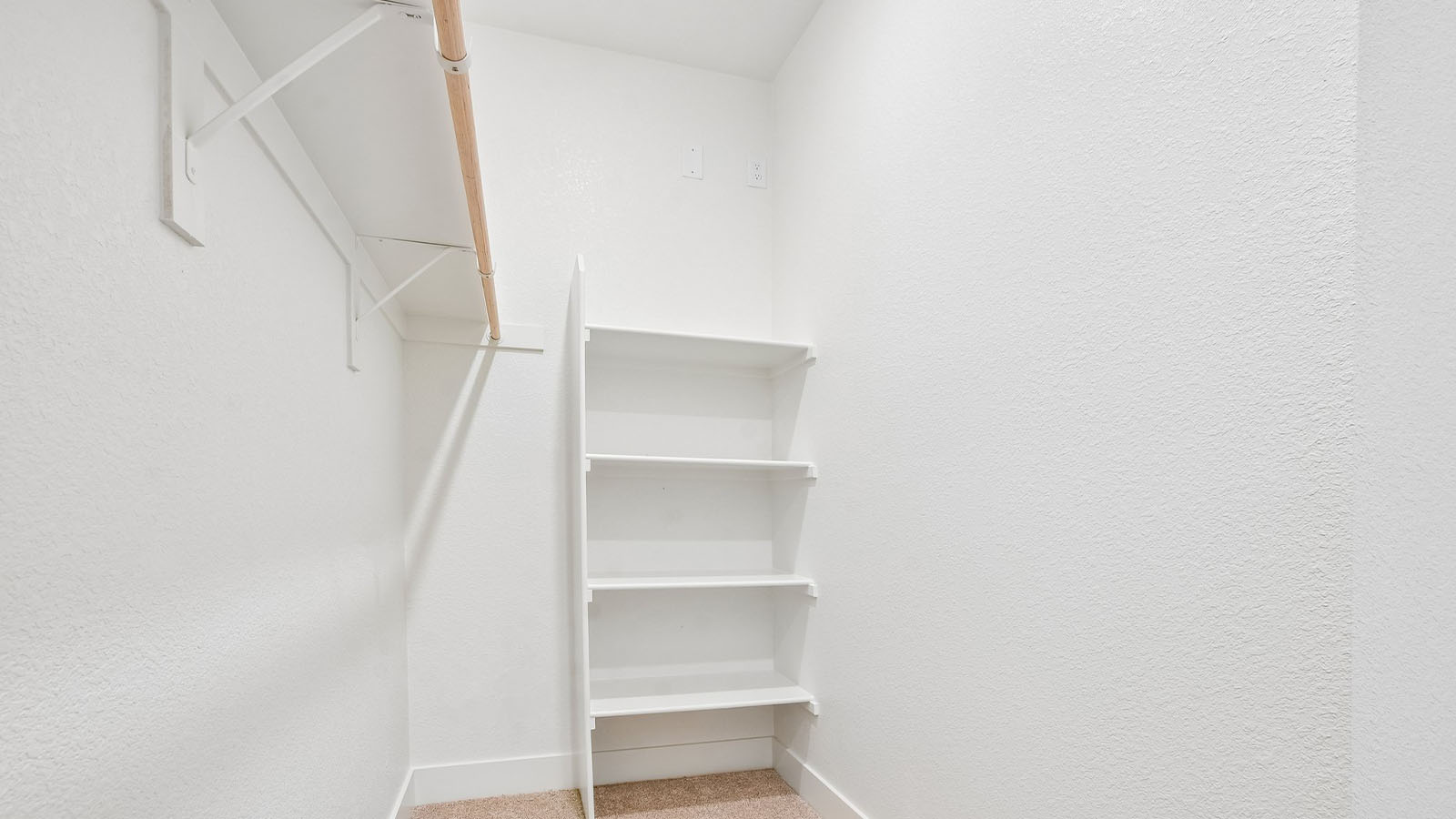Ibiza Cali Plan 1924  primary walk in  closet