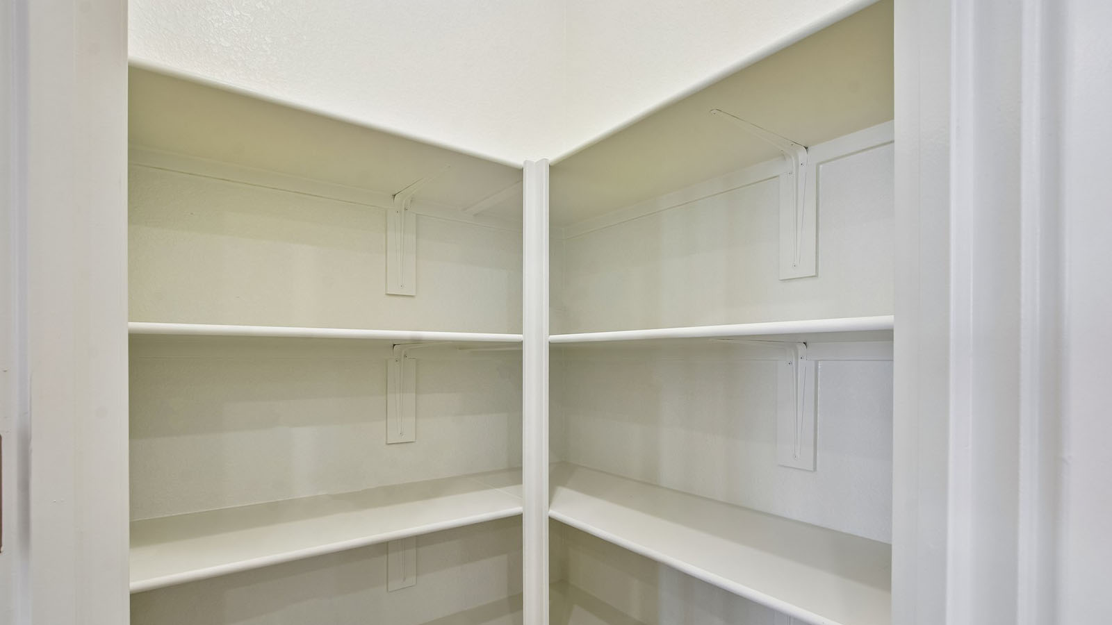 Ibiza Cali Plan 1924  kitchen panrty closet