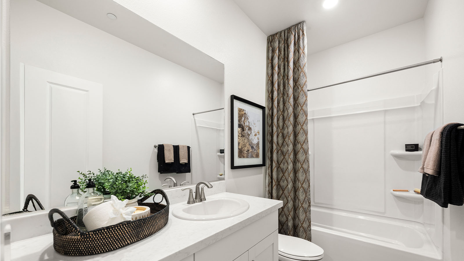 Harlen at salt Creek Plan 1825  secondary bathroom with tub and shower