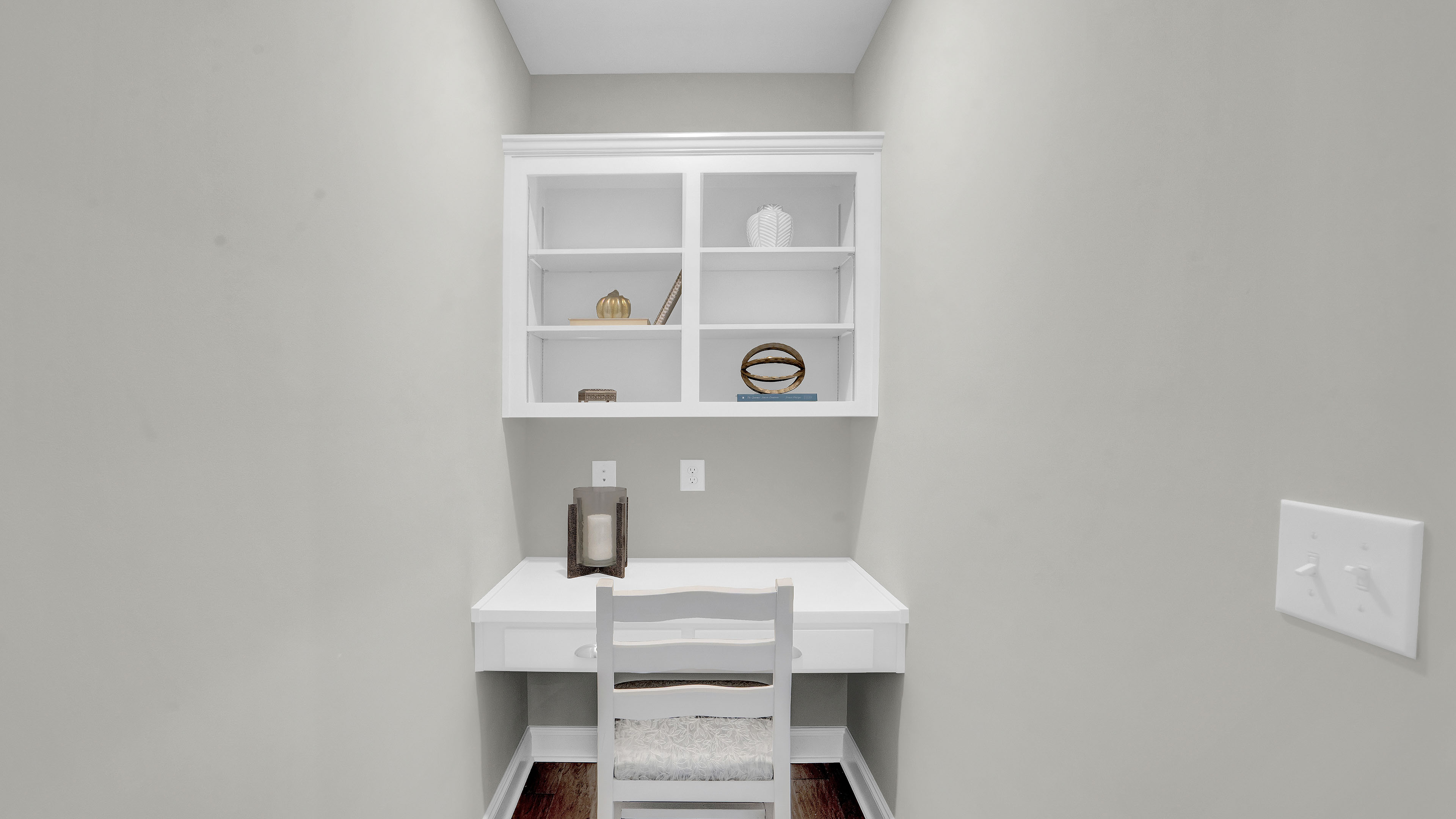 Pecan B model interior.