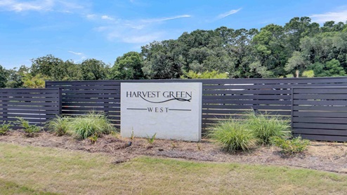 Harvest Green West community monument sign.
