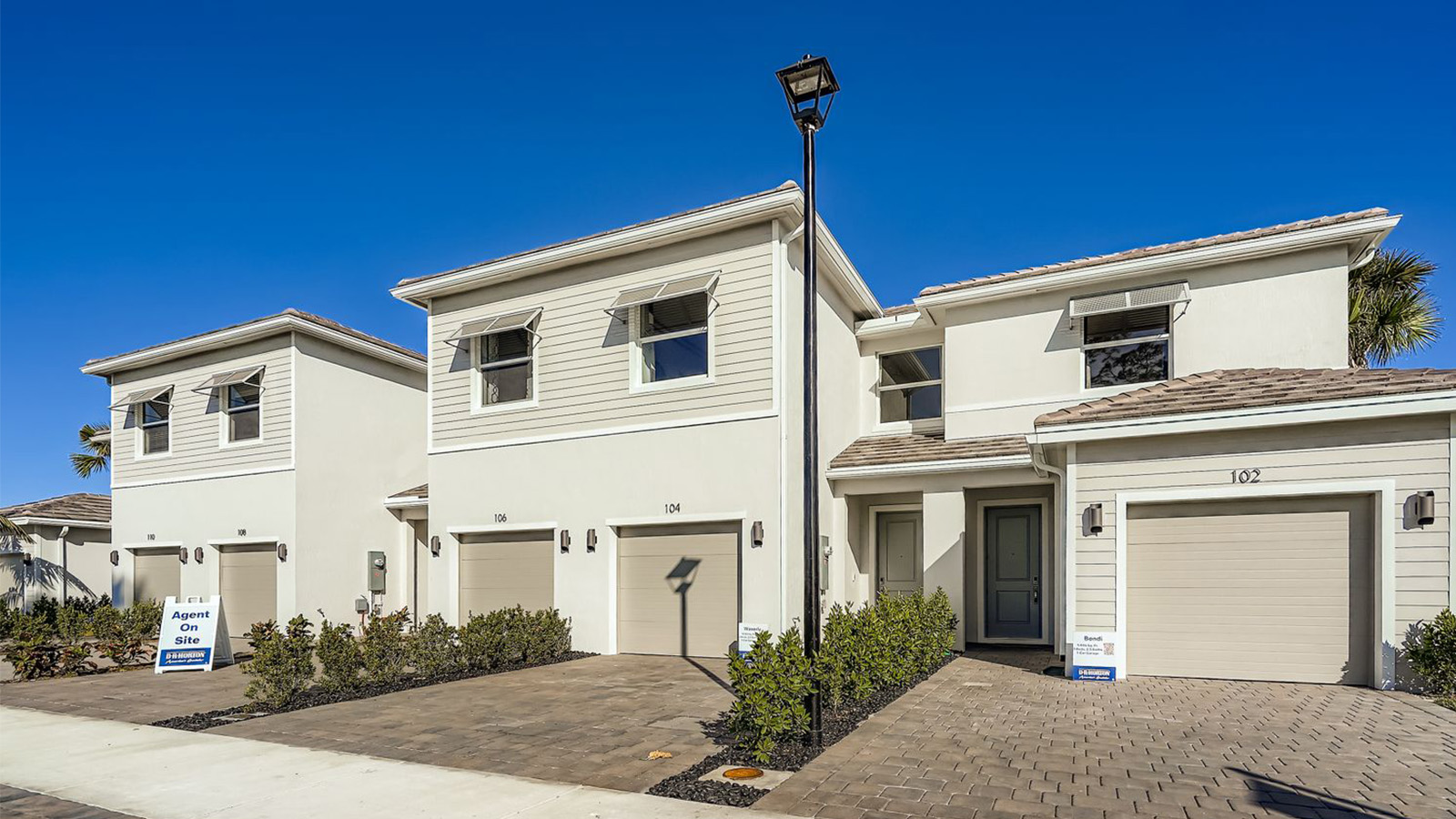 208 Lakeside Landing Drive exterior
