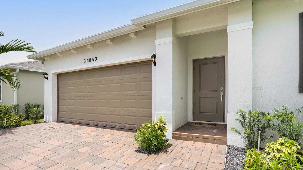 front exterior of single family home