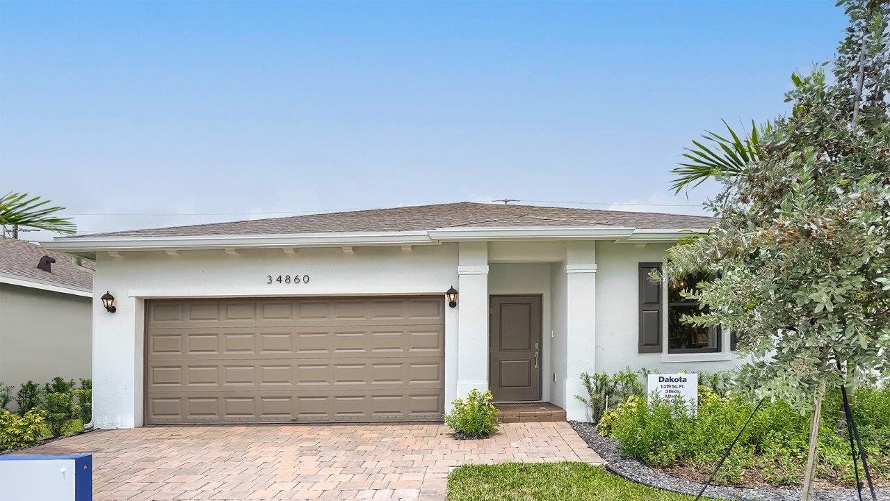 front exterior of single family home