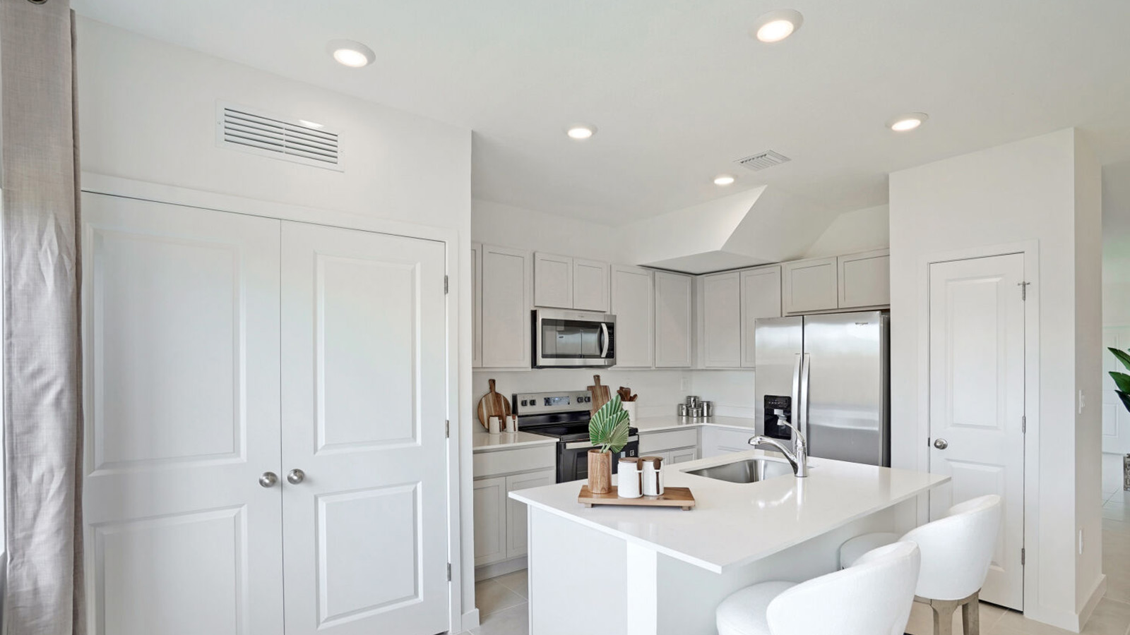 townhome kitchen with island