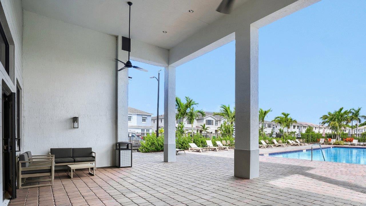 lanai area of pool