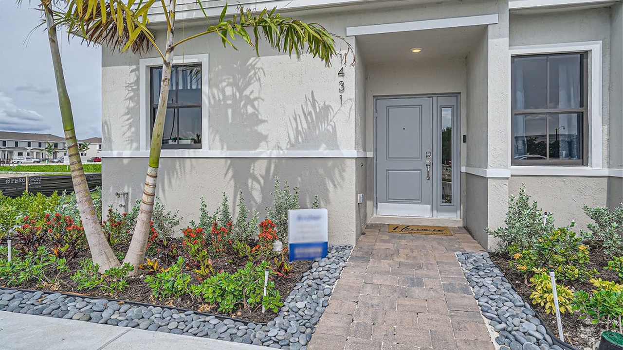 Archer 0022 1431 ne 5th ave web quality 003 04 exterior front entry 2