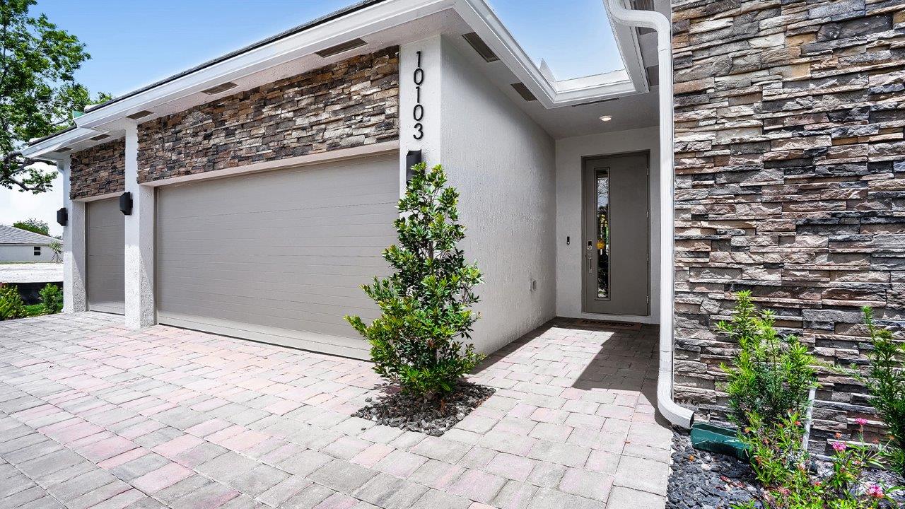 front exterior of destin model