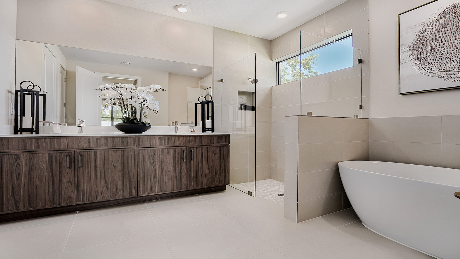 primary bathroom tub
