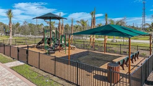 Asher Park playground including sunshade and jungle gym