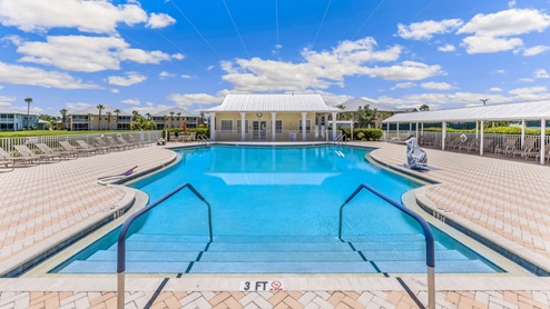 Amenity center Pool