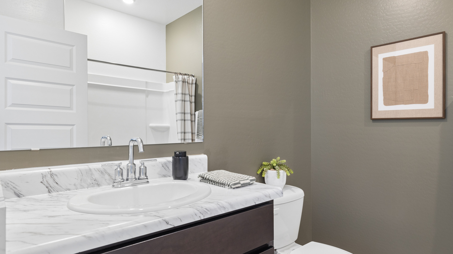 secondary bathroom