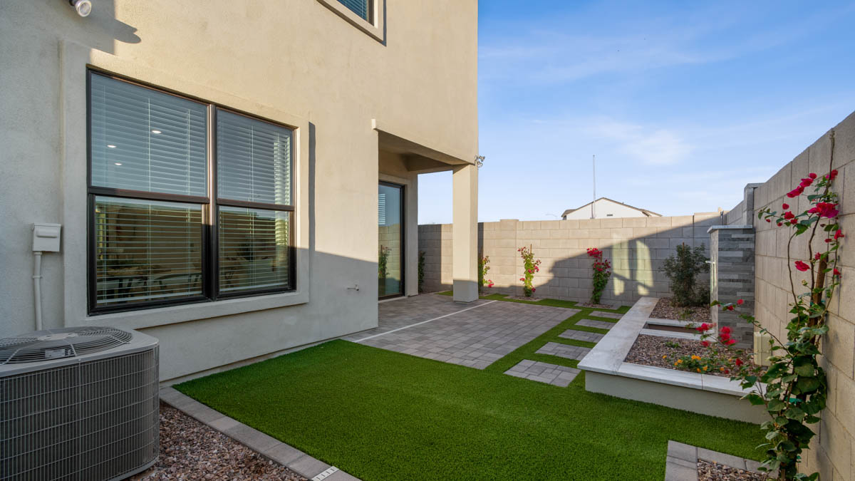 Arabella Little Rock Model