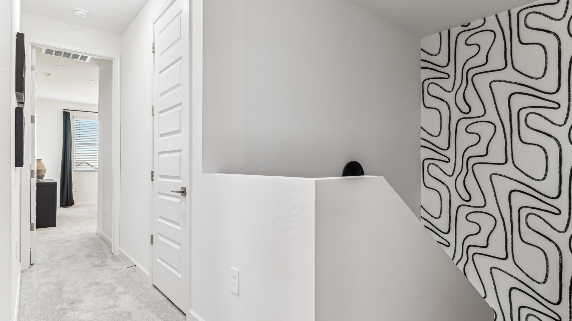 Loft, near bed, bathrooms, flexibly designed upstairs with multi-use living spaces for kids, office, gaming, craft room Avance