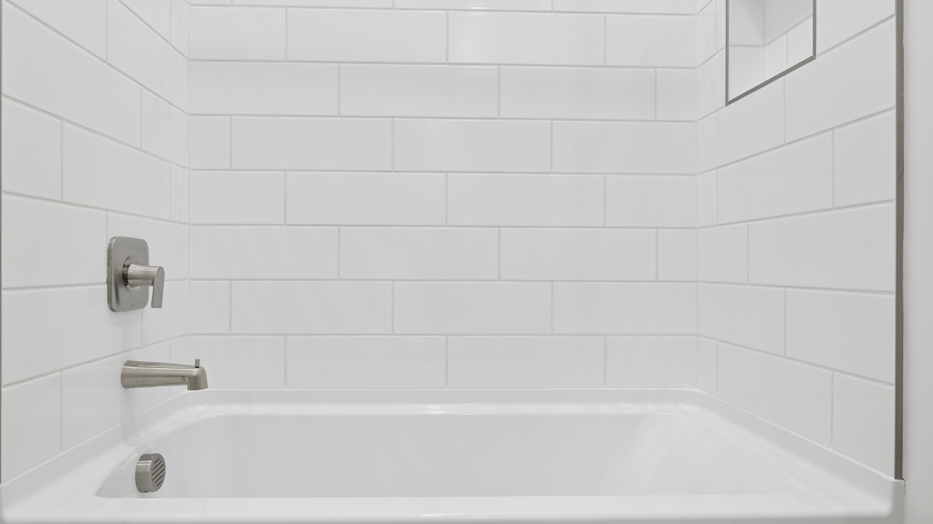 secondary bathroom with bathtub
