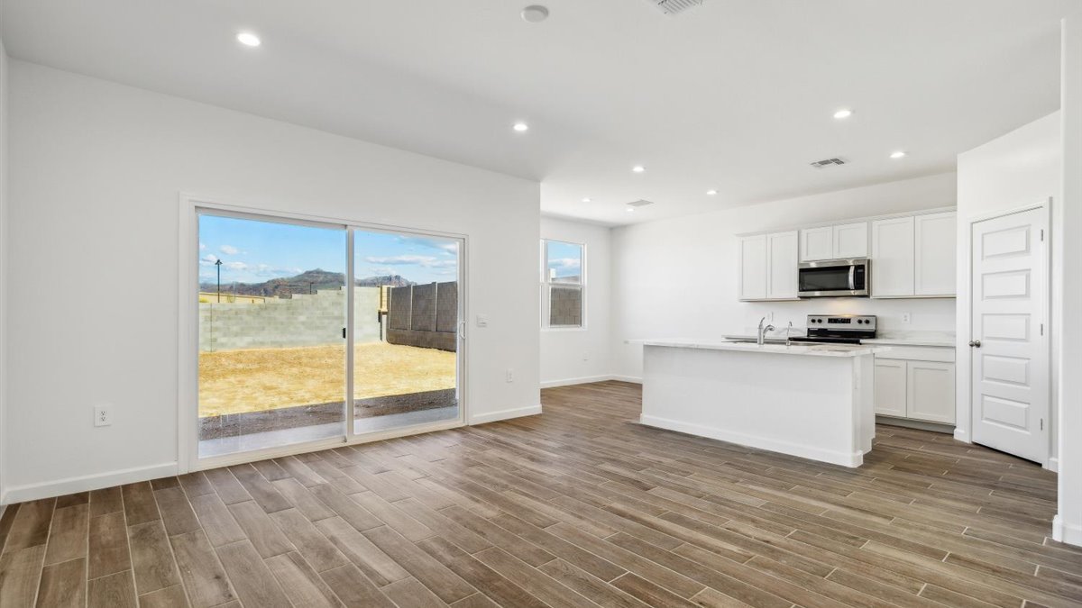 Ashburn great room and kitchen