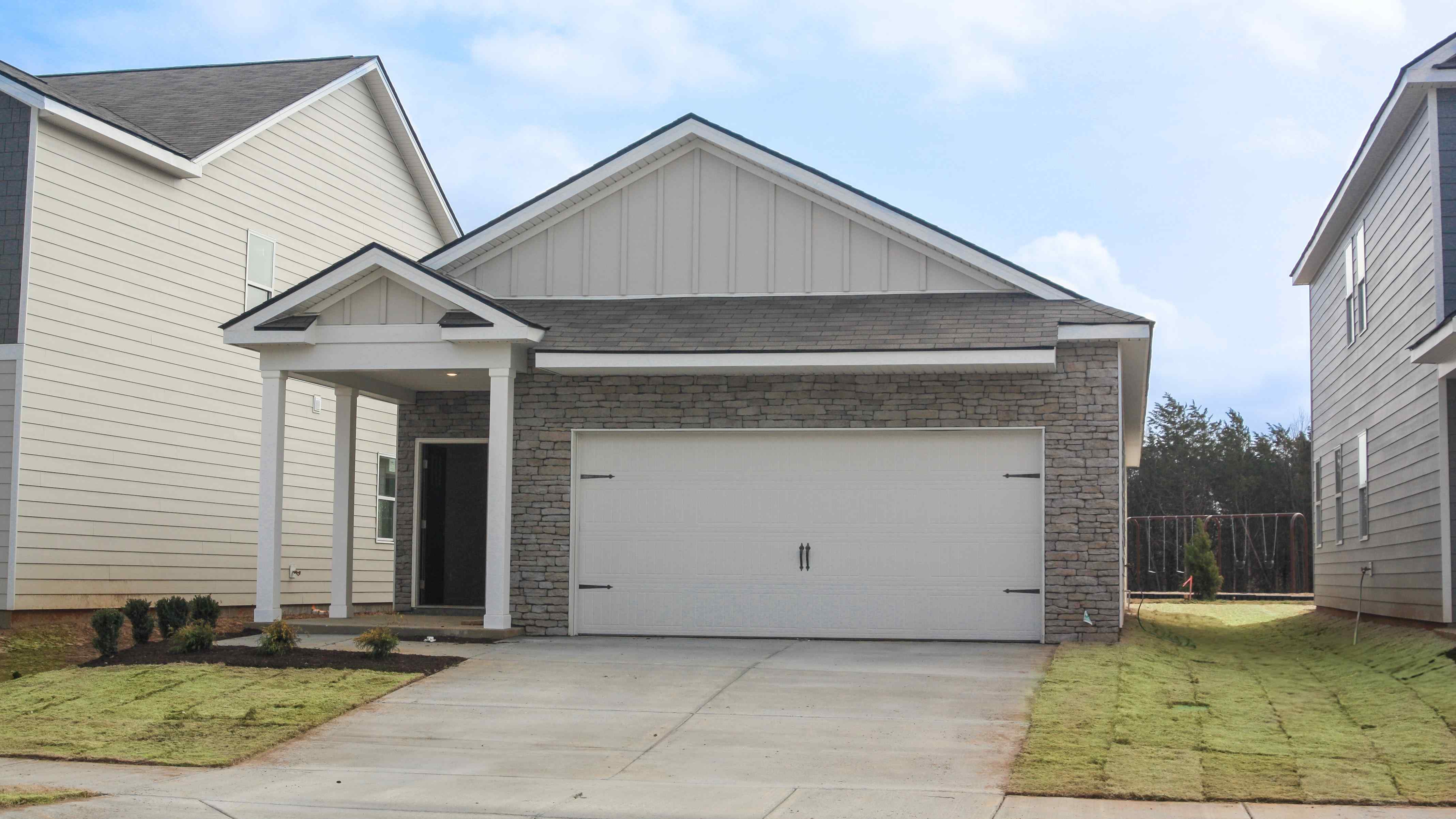 4911 SANDRINGHAM LANE exterior