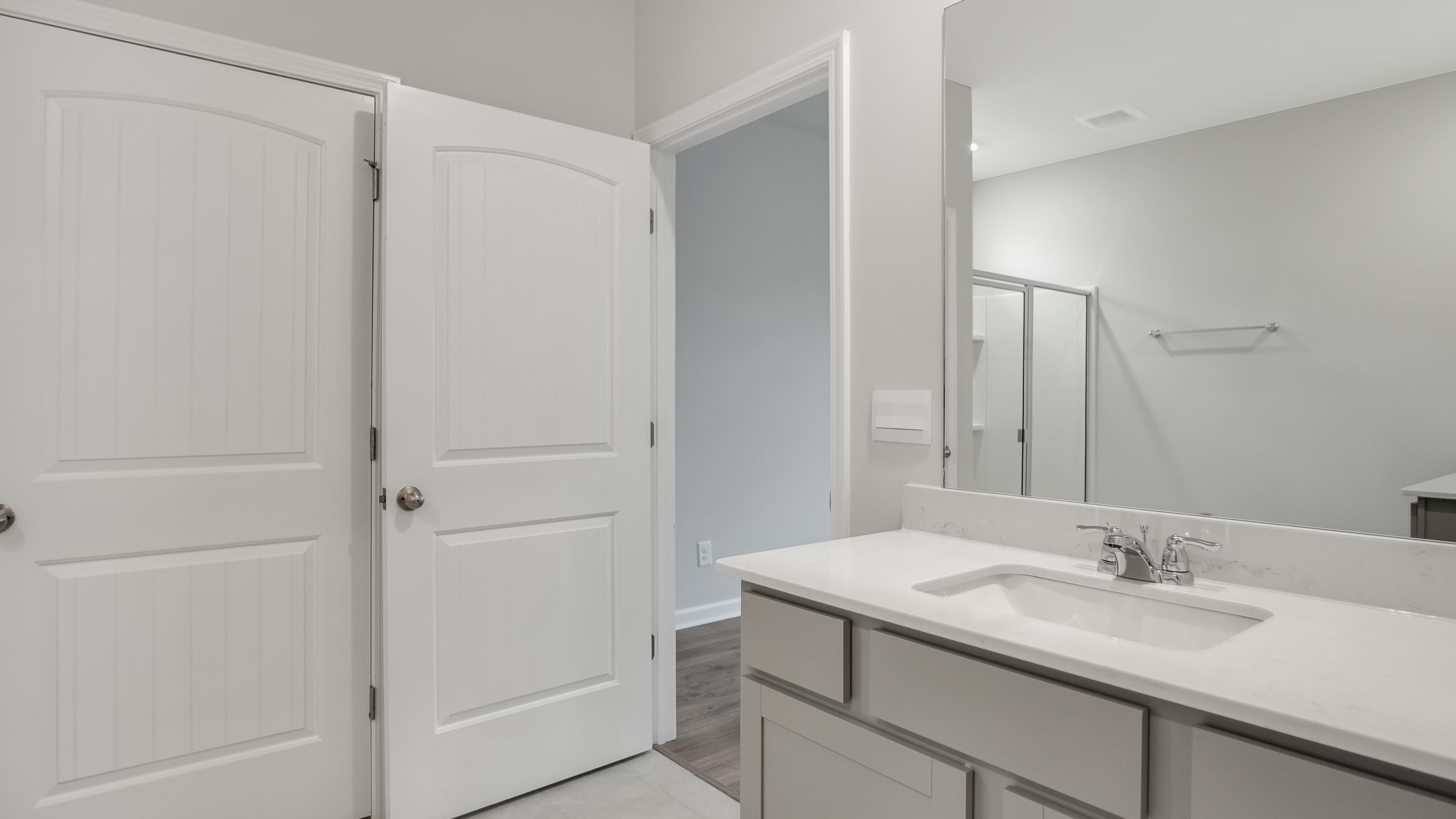 Owner’s ensuite in a D.R. Horton new build home offers function and style with a walk-in closet, spa-like ensuite