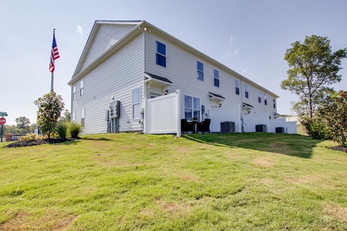 Outside yard two story townhome in lewisburg