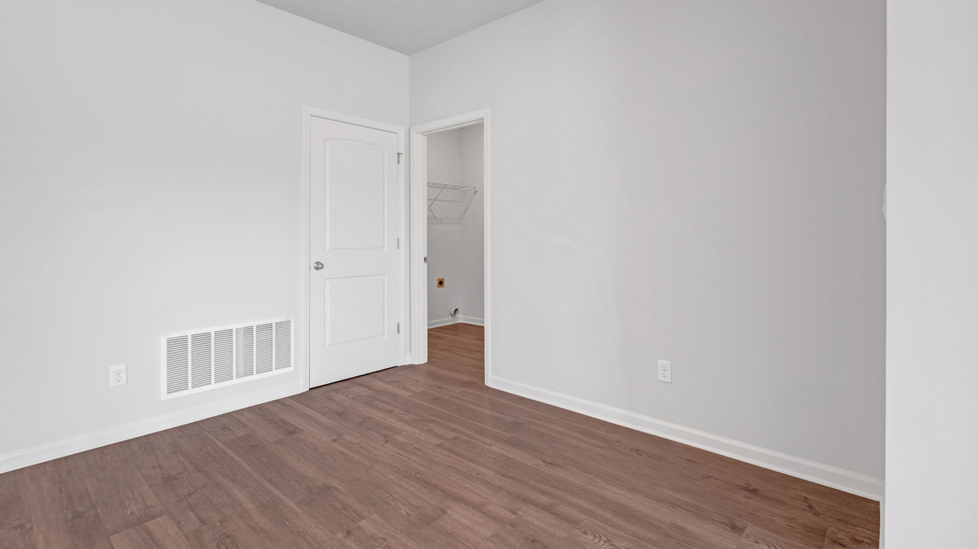 DIning room with neutral paint