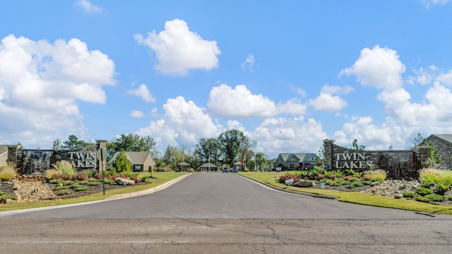 Panoramic view of the entrance at Twin Lakes