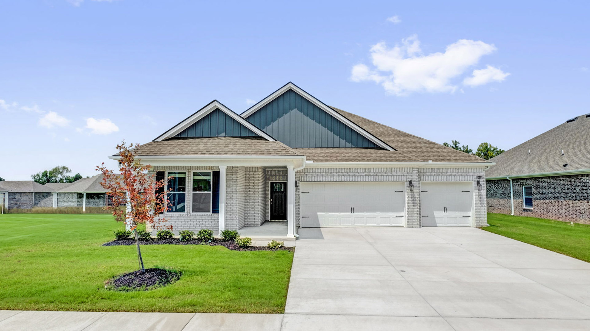 590 RIVERDALE DR exterior