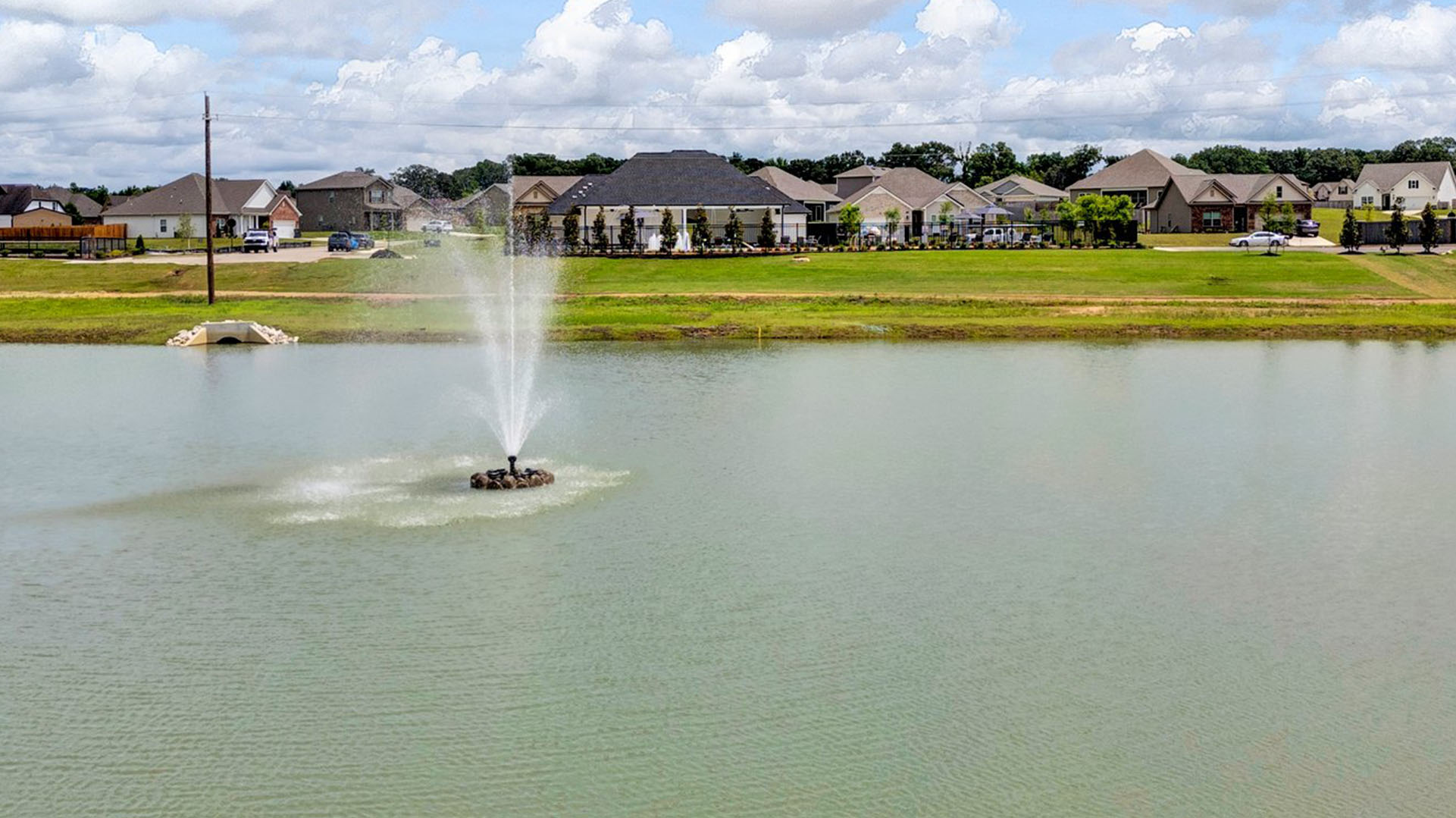 COmmunity Lake at Riverwood Gardens right behind the pool