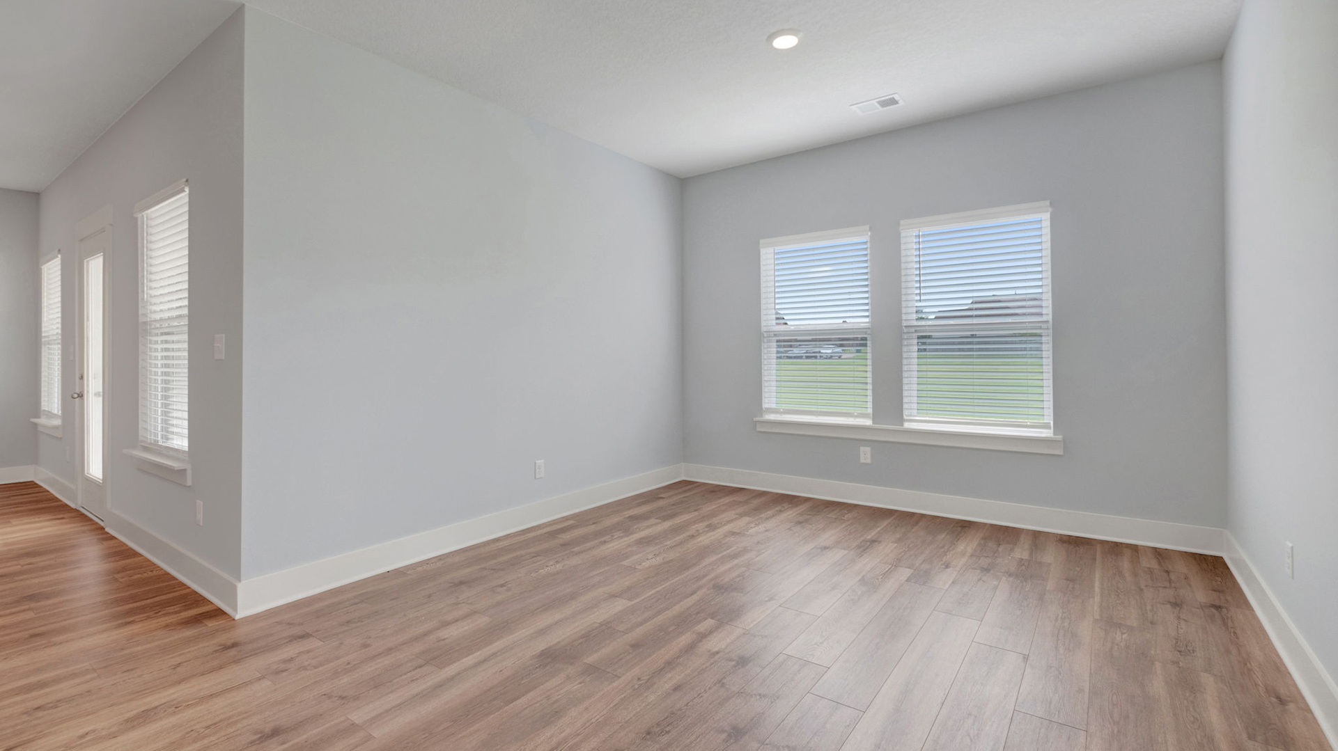 Dining room overlooking the backyard