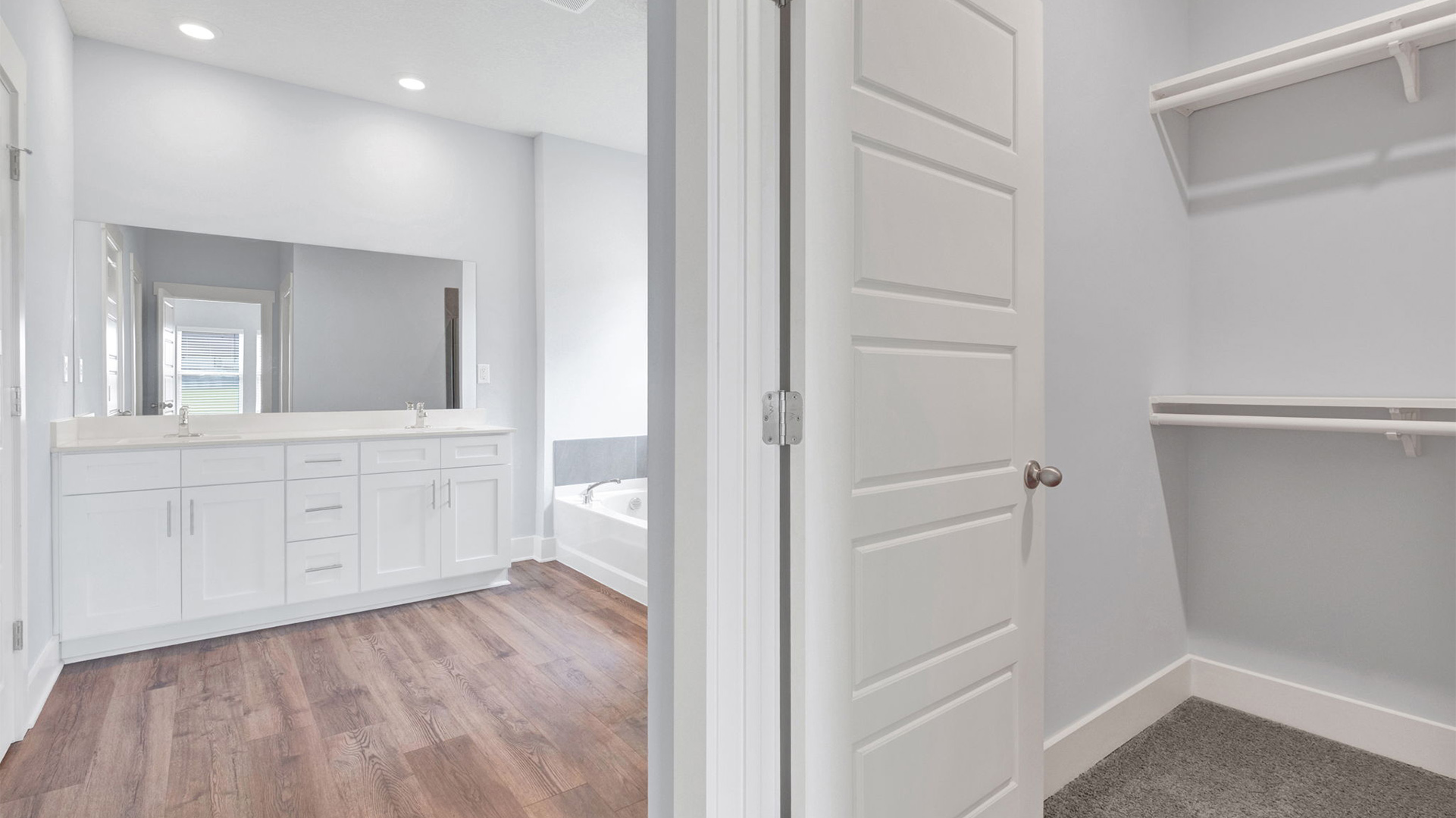 EN suite entrance leading into the double closets