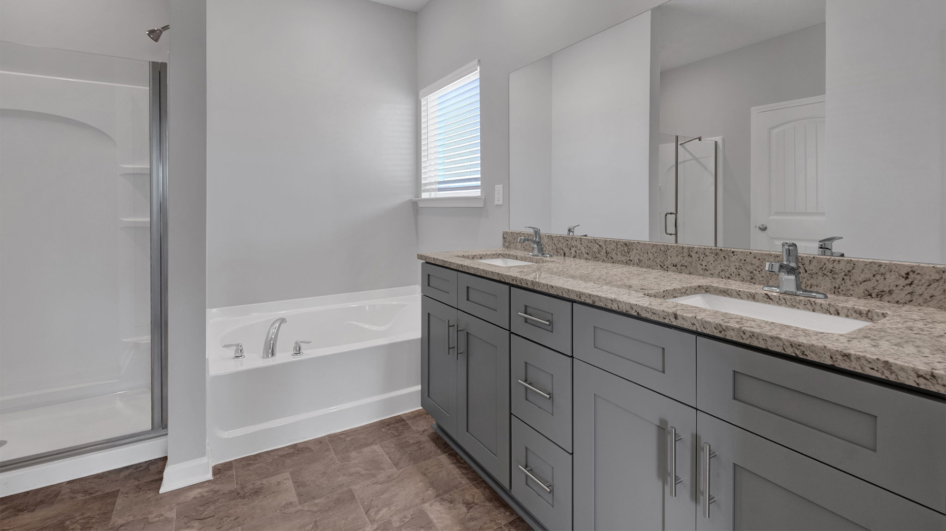 En suite primary bathroom with a dual vanity