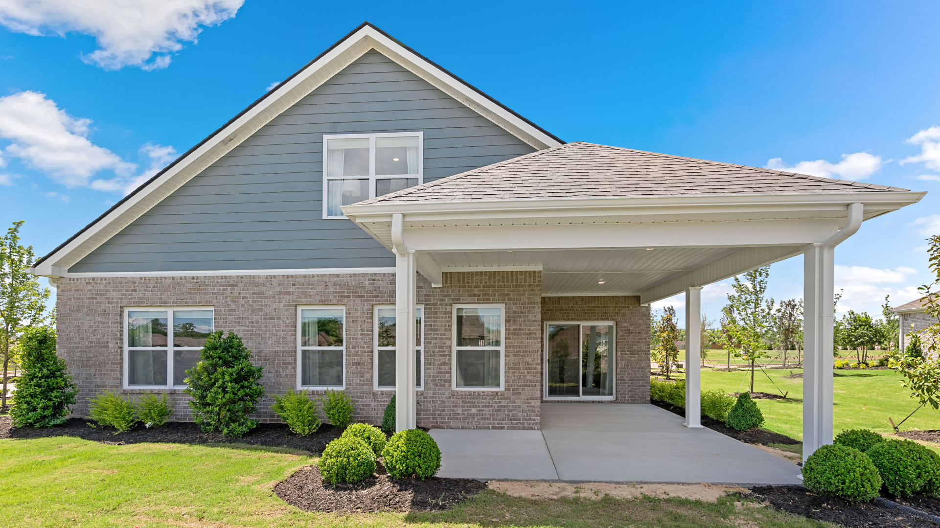 Back covered large patio perfect for entertainingj