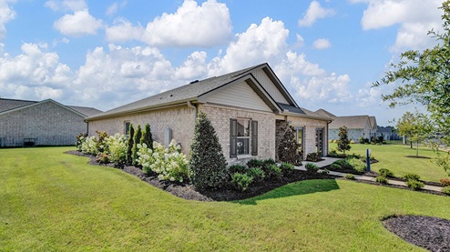 Side view of the beautifully landscaped Freeport model in Huntington Estates