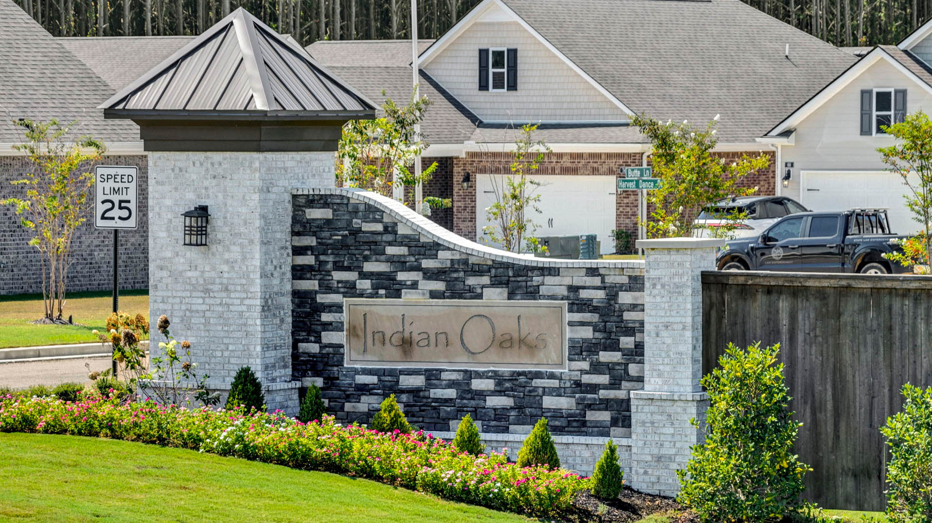 The beautiful indian oaks entry monument