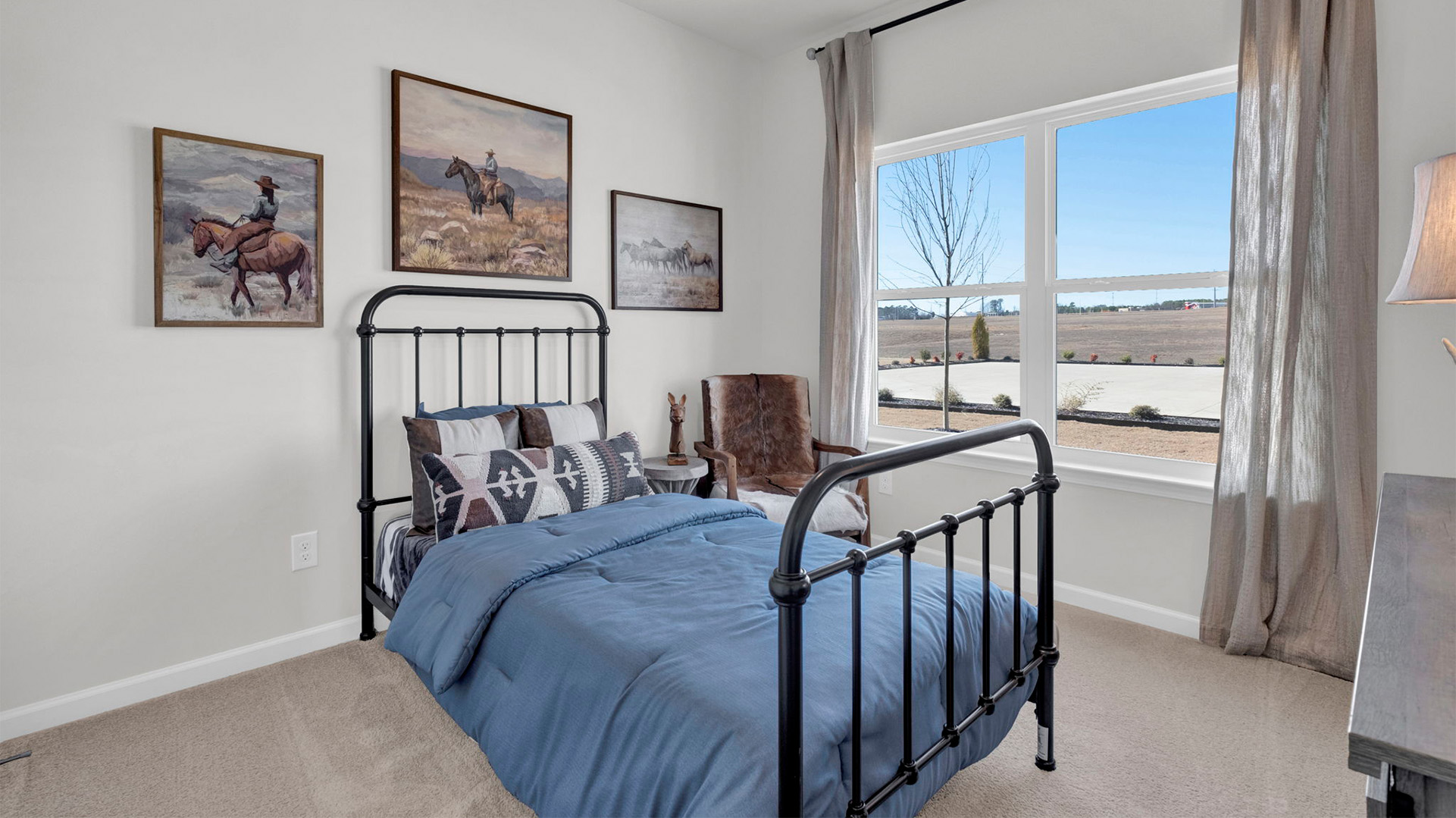 Third bedroom comfortably fitting a full size bed