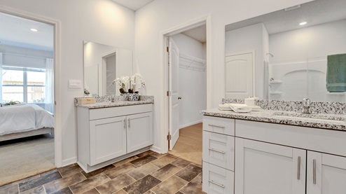 En suite primary bathroom with a double vanity