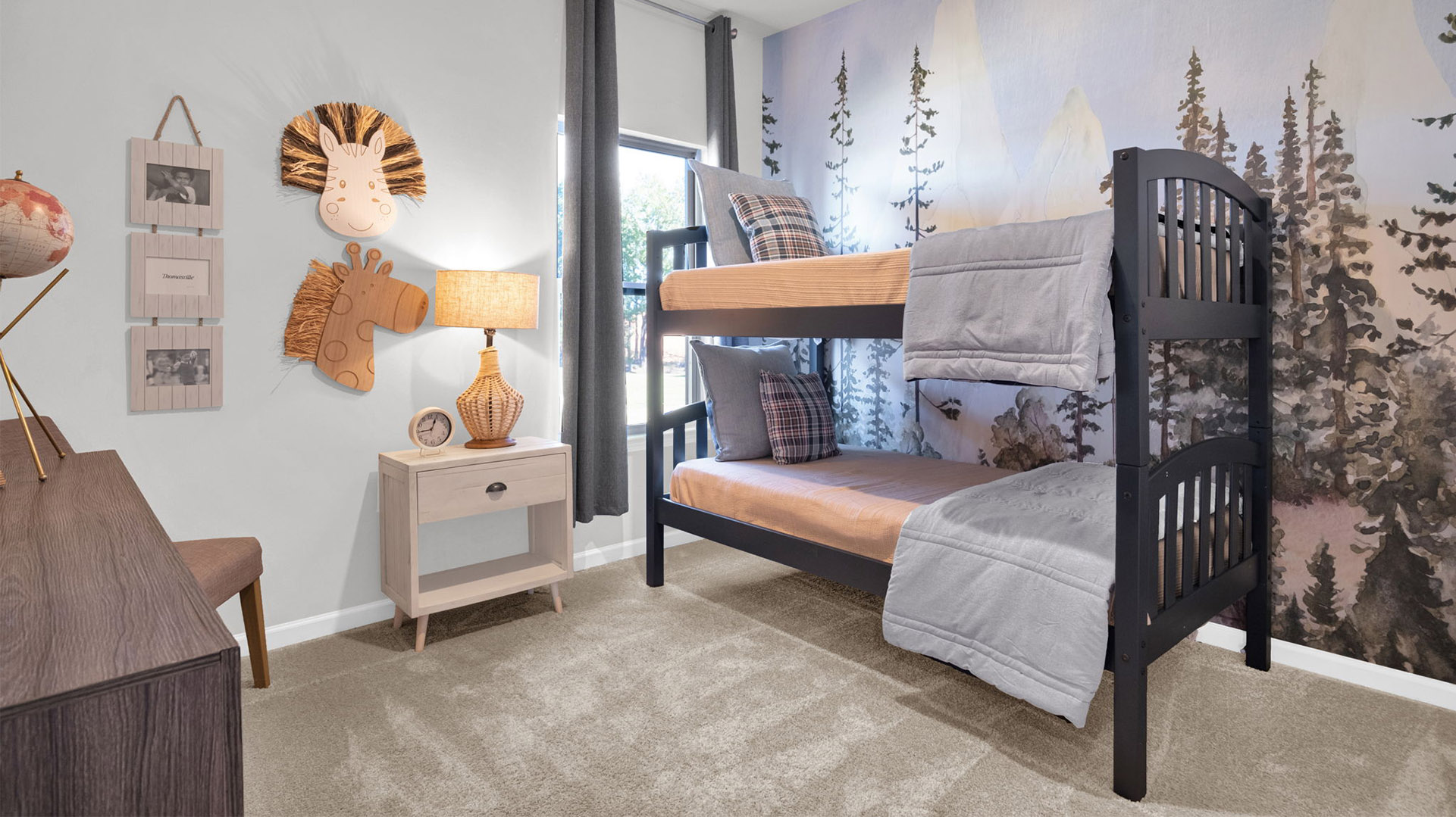 Third bedroom with bunkbeds and addiitonal bedroom furniture