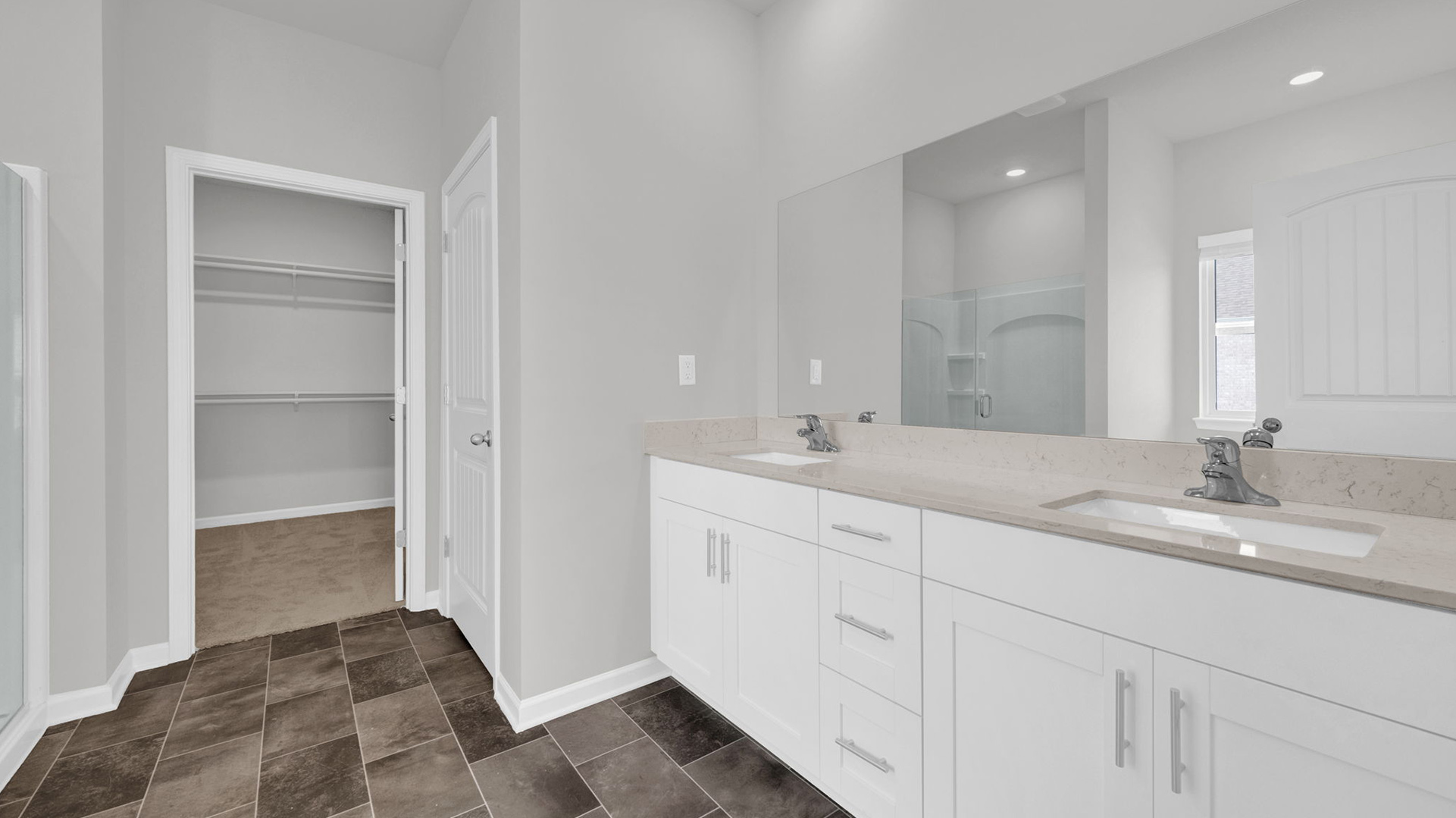 En suite primary bathroom with a dual vanity