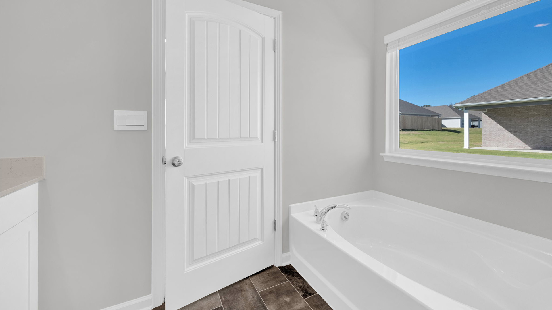 Beautiful tub for en suite bathroom