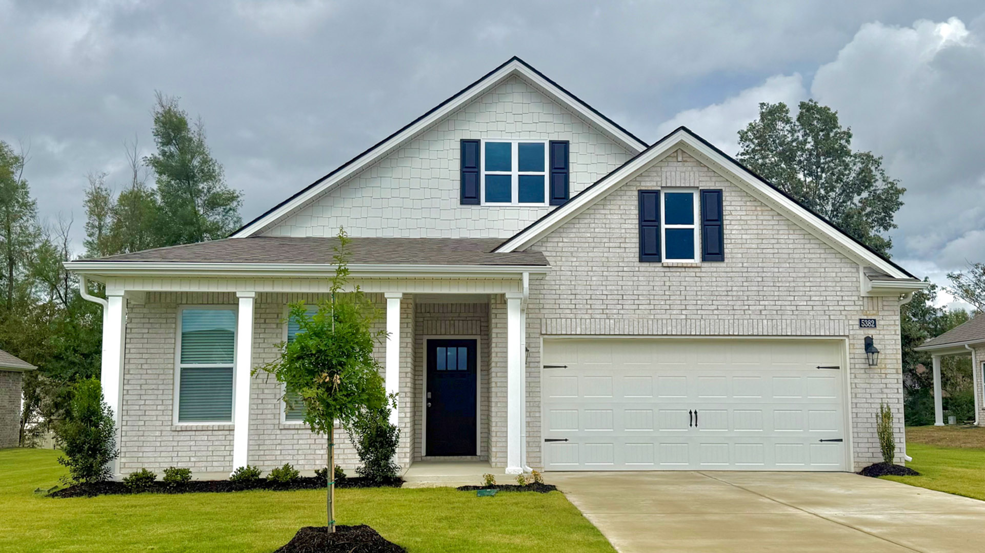 Exterior of the Dover C4 with a front porch