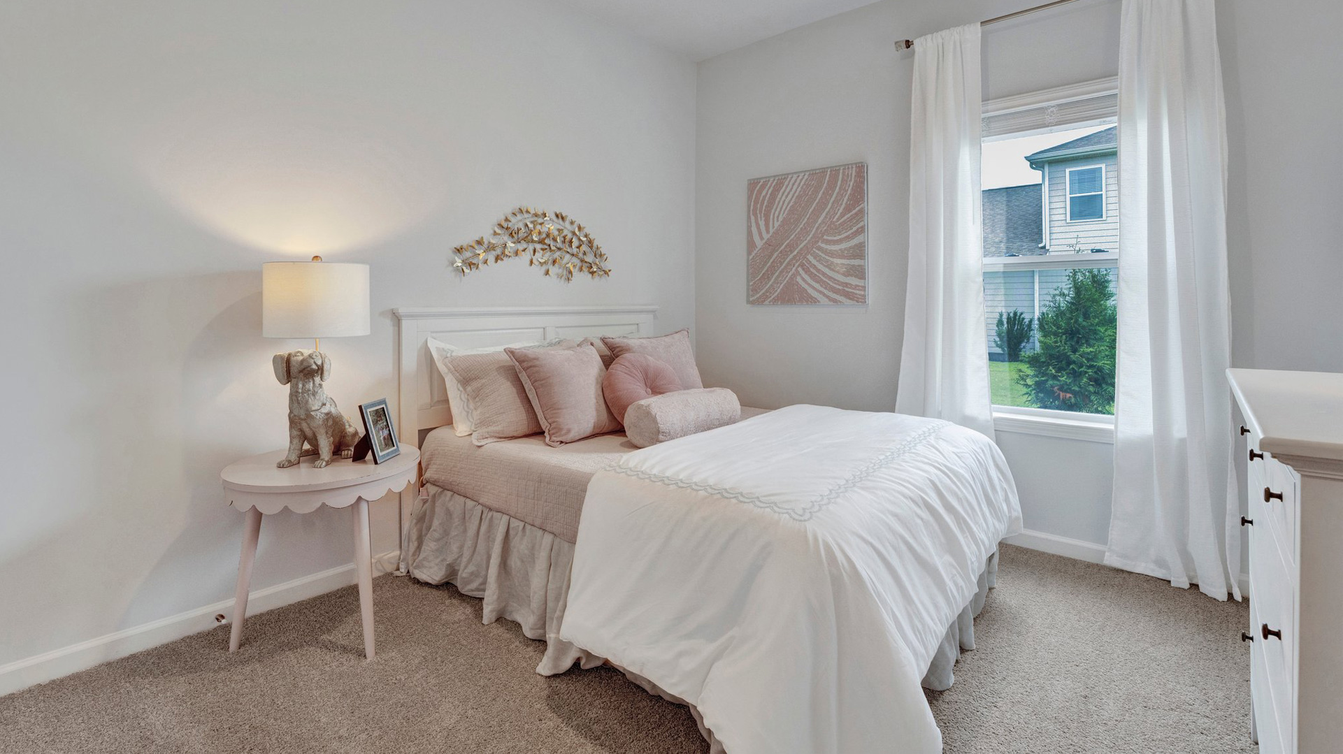 Second bedroom with a window for natural light
