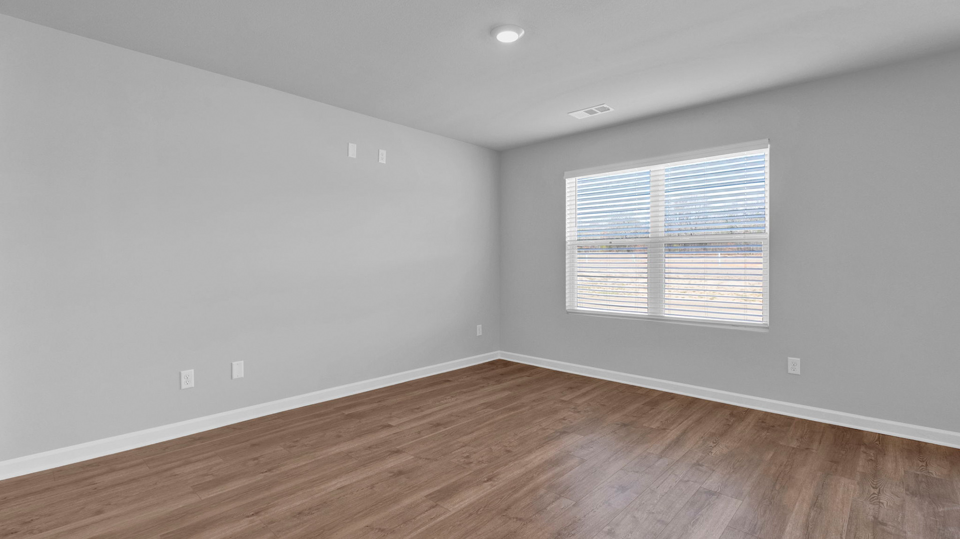 Living room with a double window for natural light
