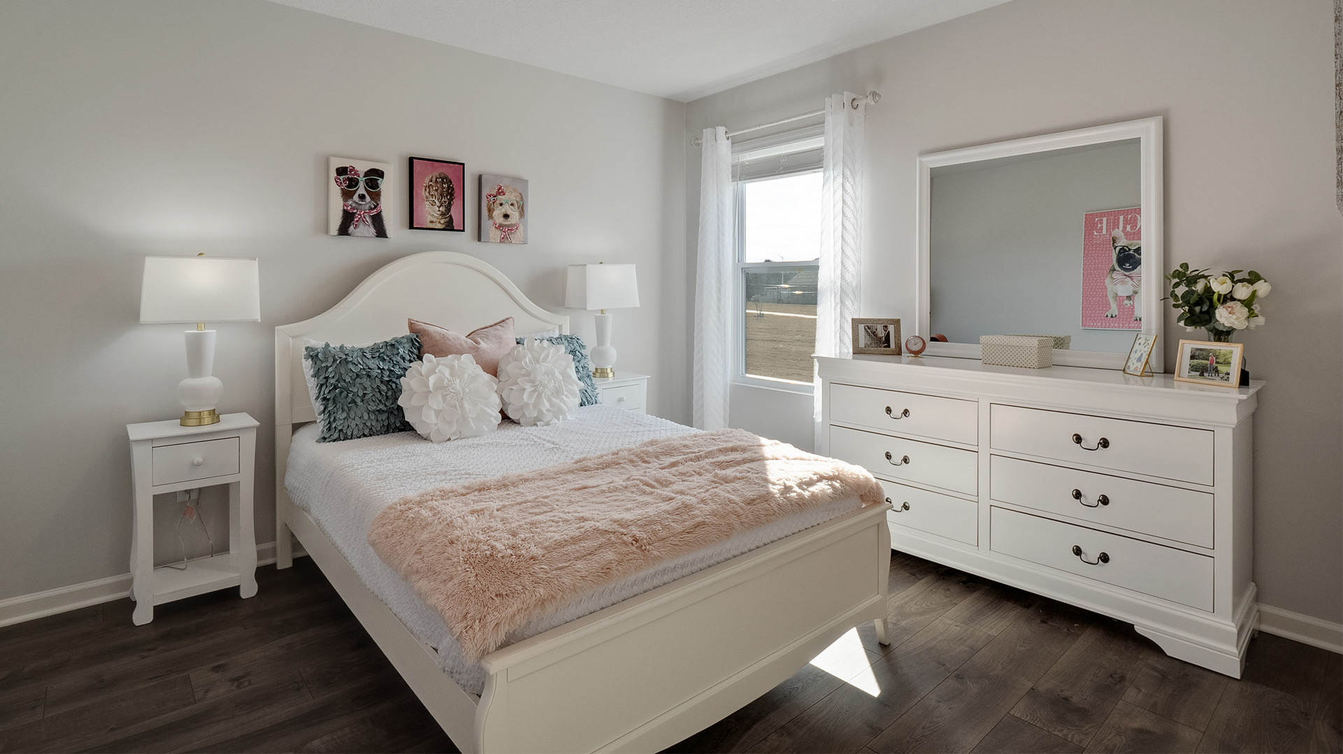 Second bedroom with a single window for natural light