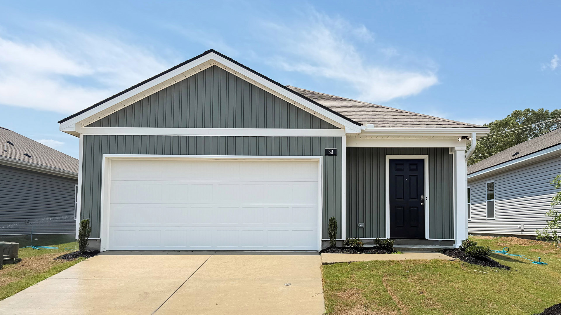 33 MCGILVERY DR exterior
