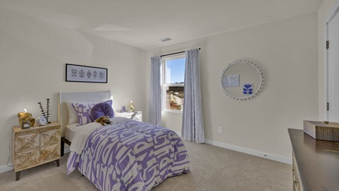 Guest bedroom with single window