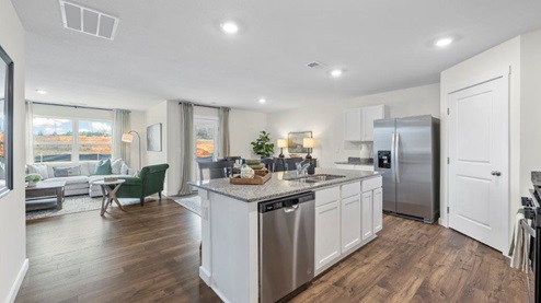 Kitchen with large island